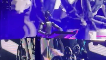 Figure 机器人与 Deadmau5 同台献技