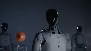 特斯拉 vs. 小鹏：机器人大战一触即发 🍿