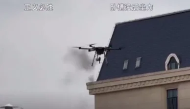 AI无人机战争：从灯光秀到致命打击