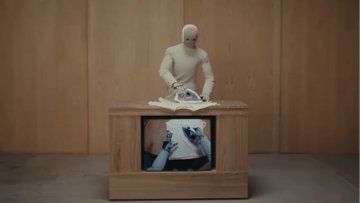 1X 的 NEO 机器人通过观看视频学习，无需枯燥训练