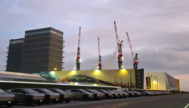 SpaceX 斥资 2.5 亿美元建造 GigaBay 加速火箭生产