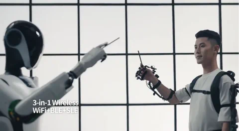 外骨骼让人类成为机器人训练的提线木偶