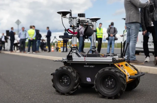 匈牙利安保新势力：轮式机器人联手无人机，开启自主巡逻新时代