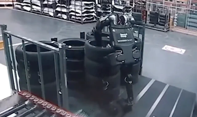 雷诺工厂大换血：350台“无头”人形机器人正式上岗