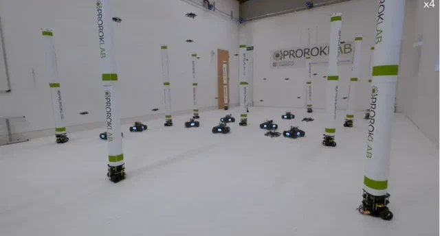 剑桥AI新突破：无人机群也能玩转“暴力”特技飞行