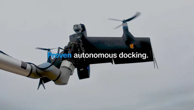 Skydio F10 无人机实现 60 英里时速机械臂着陆,无需飞行员
