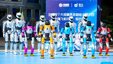 Agibot Hits 20,000 Robots, Deploys 300-Strong Army to Theme Park