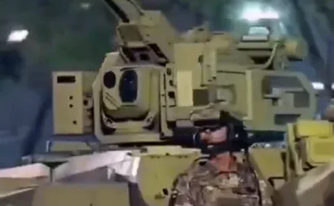 VR控制的炮塔：机甲战争的黎明