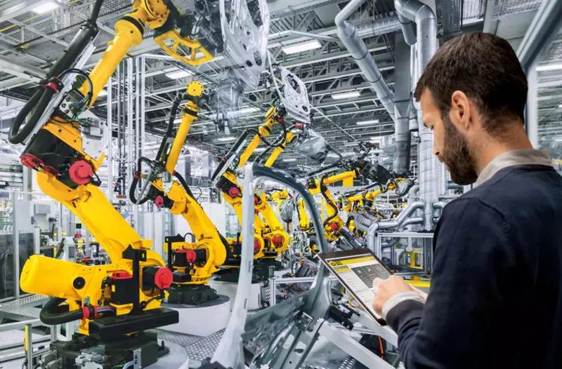 FANUC 评测：驱动世界的黄色机器人