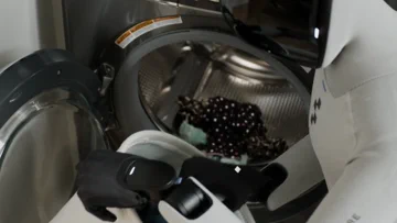 Figure AI 评测：人形机器人进军工厂