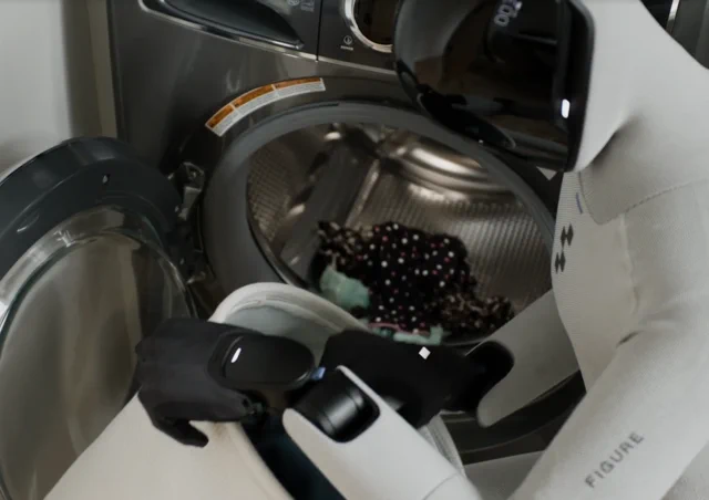 Figure AI 评测：人形机器人进军工厂