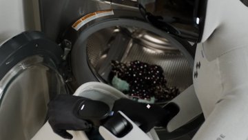 Figure AI 评测：人形机器人进军工厂