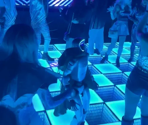 机器人赢得尬舞比赛，人类瑟瑟发抖