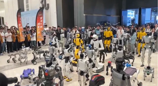 中国机器人闪耀 IROS 2025 大会