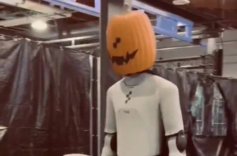 Figure 03 的万圣节惊悚漫步