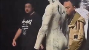 小鹏无手机器人演绎超现实T台秀