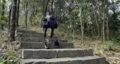 LimX 輪式機器人重新定義「全地形」