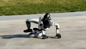 Unitree G1 的小跑令人不安地像人