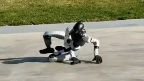 Unitree G1 的小跑令人不安地像人