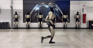 特斯拉 Optimus 机器人实验室慢跑