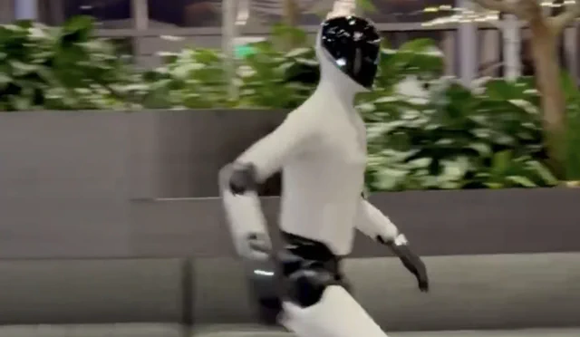 Figure 机器人奔跑，超越特斯拉慢跑