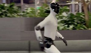 Figure 机器人奔跑，超越特斯拉慢跑