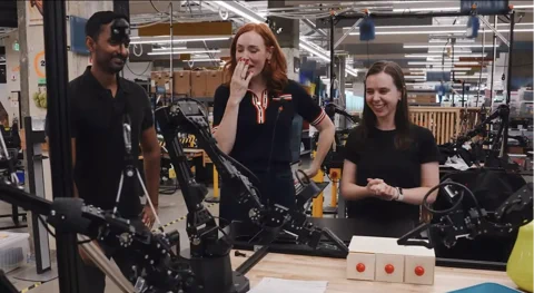 DeepMind 机器人打包午餐，拒绝当蝙蝠侠