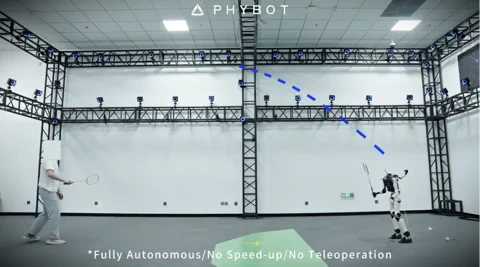 PHYBOT C1 机器人用羽毛球代替家务