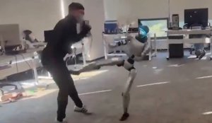 机器人动捕服，2025年的痛苦隐喻