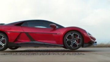 比亚迪无人驾驶超跑跳跃，我们没开玩笑 🚀