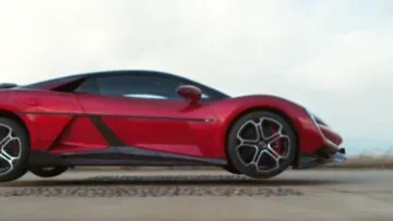 比亚迪无人驾驶超跑跳跃，我们没开玩笑 🚀