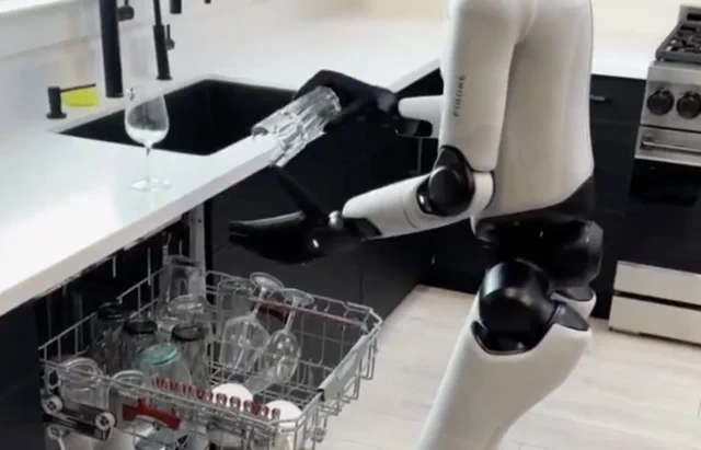 A Figure humanoidja már a borospoharakra is vigyáz