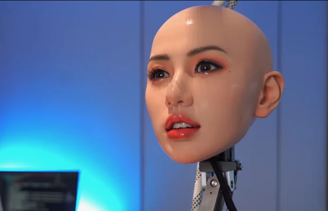 Robonova's Eva.i Robot Stays Warm and Keeps Your Secrets Offline