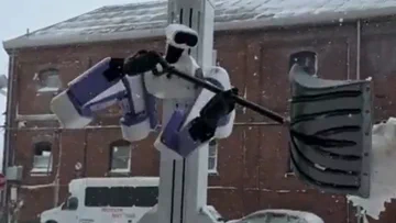 仓库机器人也得干苦力？Reflex 机器人挑战雪地铲雪任务