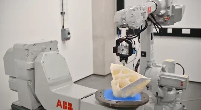 告别“叠罗汉”：看 ABB 机器人如何用 AI 打印出丝滑曲线