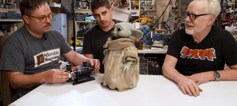Adam Savage 的机械动感 Grogu 是过度设计的杰作
