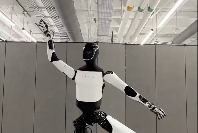 A Tesla Optimus lenyűgöző tánctudást mutat be új videóján