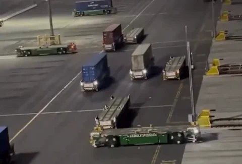 中国智能港口：机器人不停运转