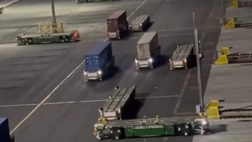 中国智能港口：机器人不停运转