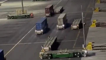 中国智能港口：机器人不停运转