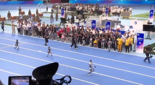 机器人奥运会：北京的人形机器人运动会正式启动