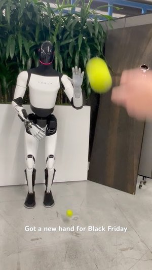 特斯拉Optimus机器人展示令人印象深刻的接球技能