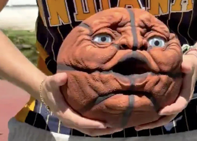 Ismerd meg OLD BALL-t: A beszélő kosárlabdát, tele attitűddel