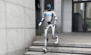 Unitree G1机器人令人印象深刻地征服楼梯